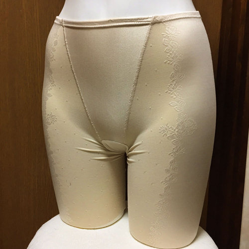 【レディース・補正下着】しまむら　つやつや感ある花柄ジャガード　ぴったりボディフィット　ガードル　ベージュ　Mサイズ