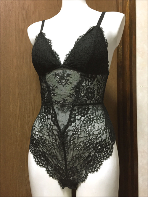 【レディース・補正下着】Ｈ＆Ｍ エレガントなレースアップボディスーツ　バストふっくら　黒　M-Lサイズ