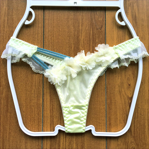 【レディース・下着】美匠　可憐に咲くお花のアップリケ♪腰回りを弾ませるめちゃ可愛いフリルのTバック！ミントグリーン Mサイズ