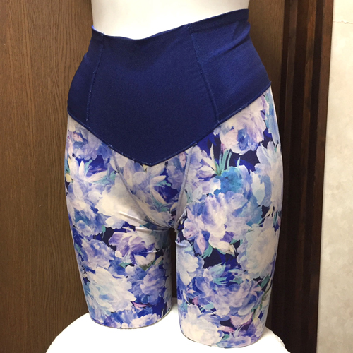 【レディース・補正下着】ワコール　肌リフト　幅広ベルトと美しい花柄スキン素材　ガードル　日本製　ネイビーブルー　Mサイズ