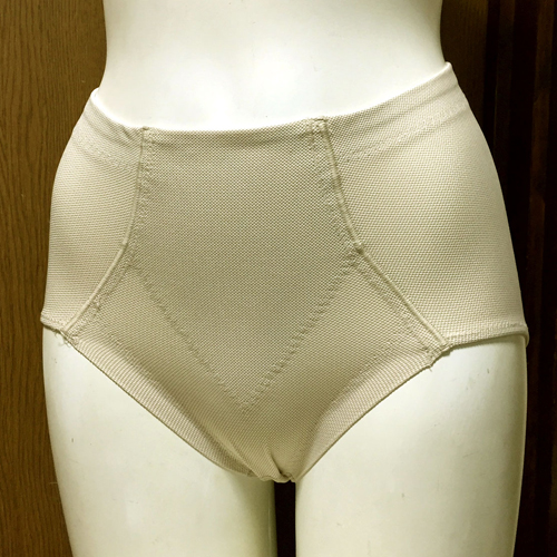 【レディース・補正下着】カルドリールニシダ さらさらした気持ちいい質感 ショートガードル ベージュ 70サイズ